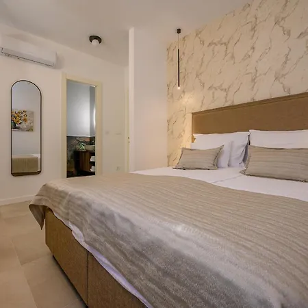 Kostela Luxury سبليت