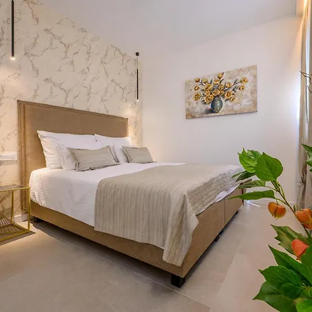 Kostela Luxury Σπλιτ